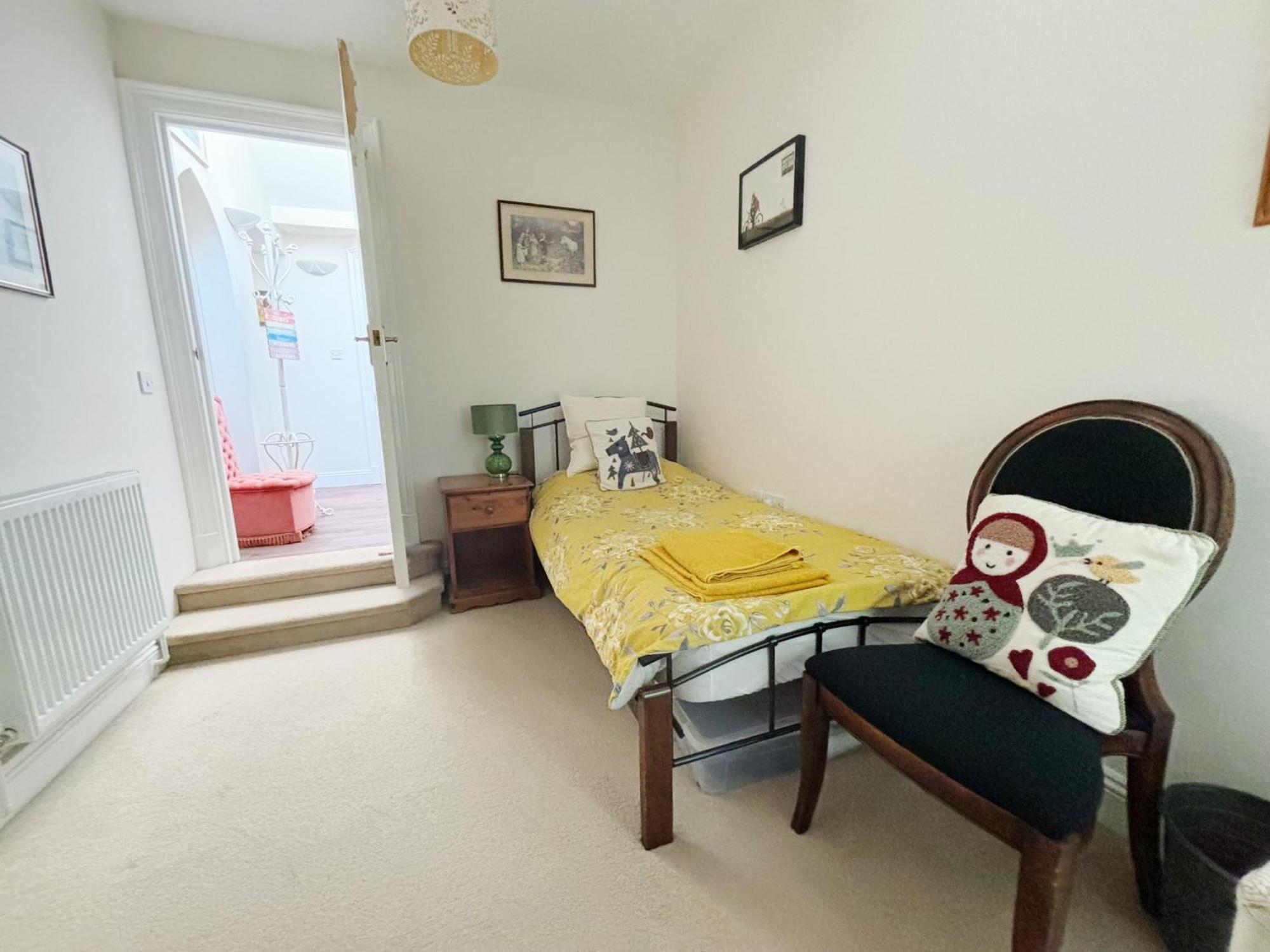 Spacious Town-Centre Apartment With Stunning Views เกรทมัลเวิร์น ภายนอก รูปภาพ